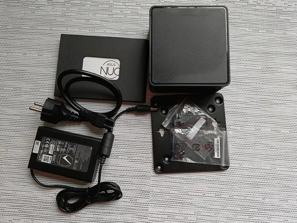 ASUS NUC 14 专业版