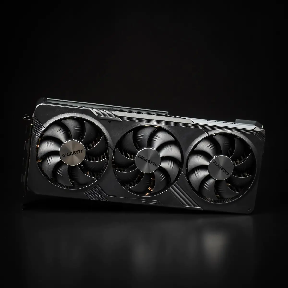 GIGABYTE Radeon RX 7700 XT GAMING OC 12G