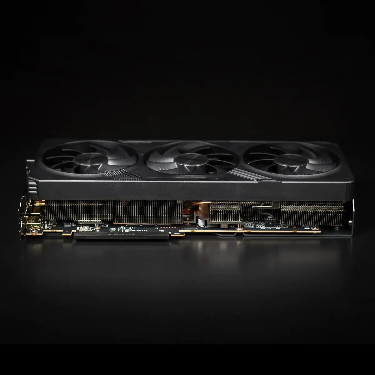 GIGABYTE Radeon RX 7700 XT GAMING OC 12G