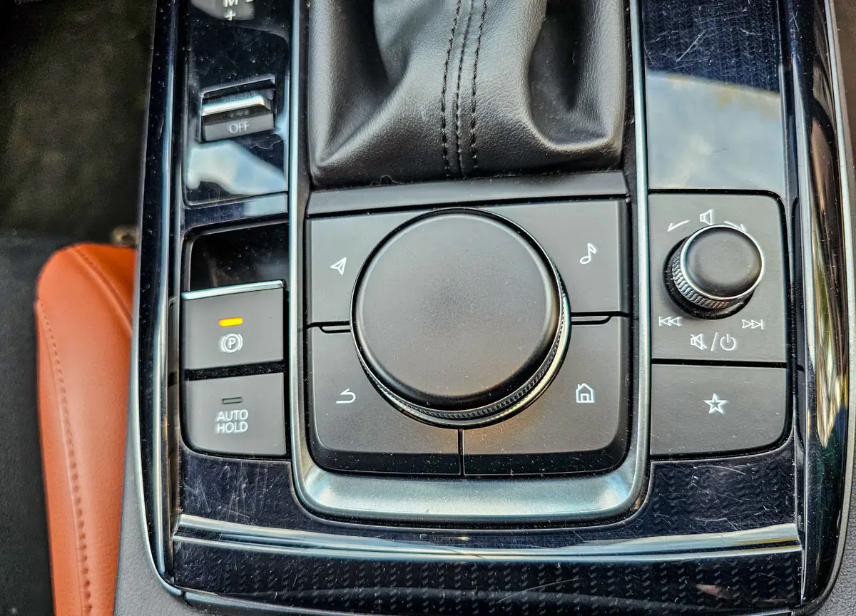 Mazda Kontrolna tabla CX-30 Infotainment sistema