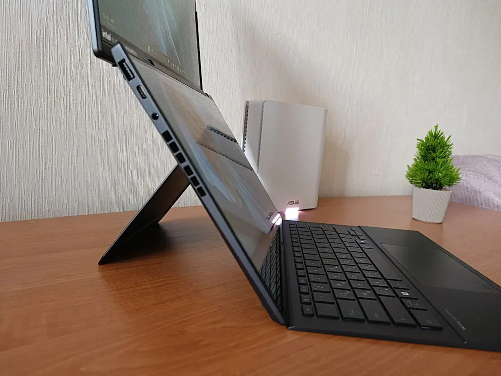 ASUS Zenbook DUO 2025