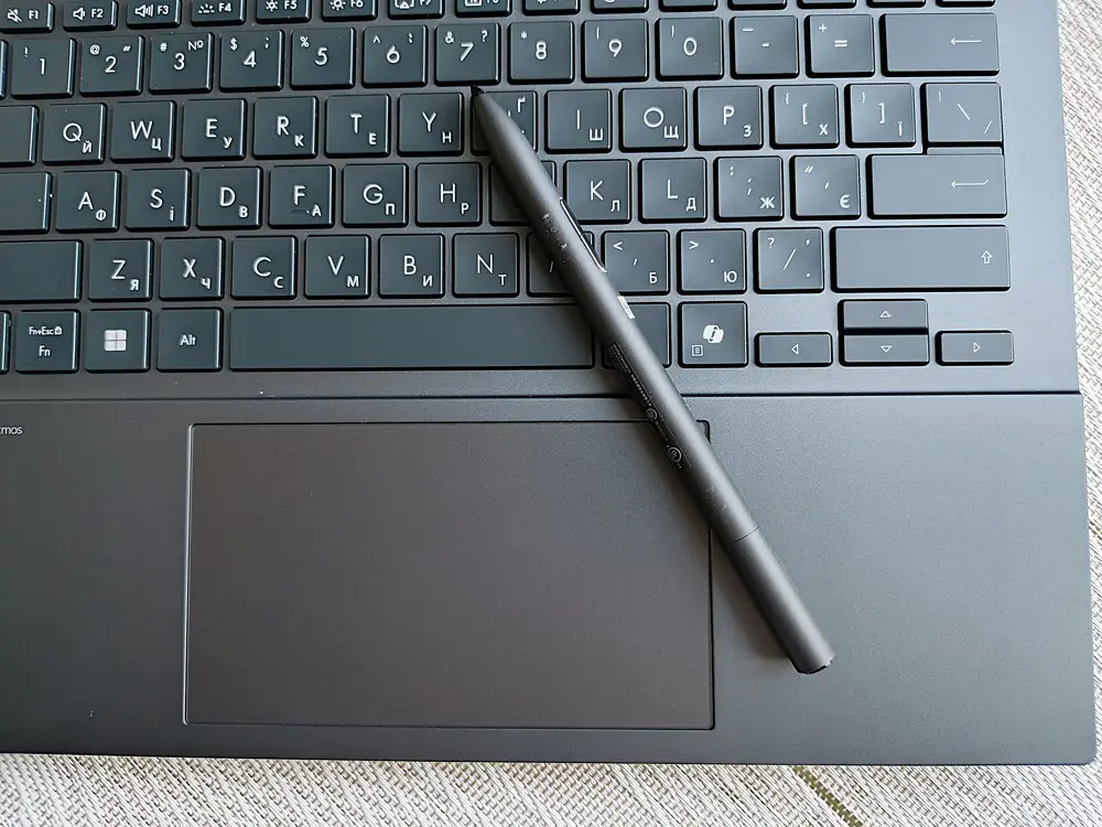 ASUS Zenbook DUO 2025
