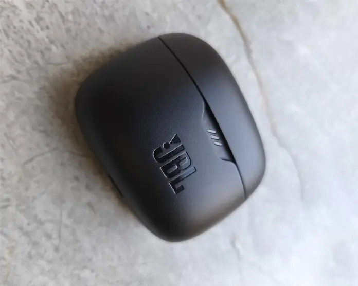 JBL Tune 245 NC Sort