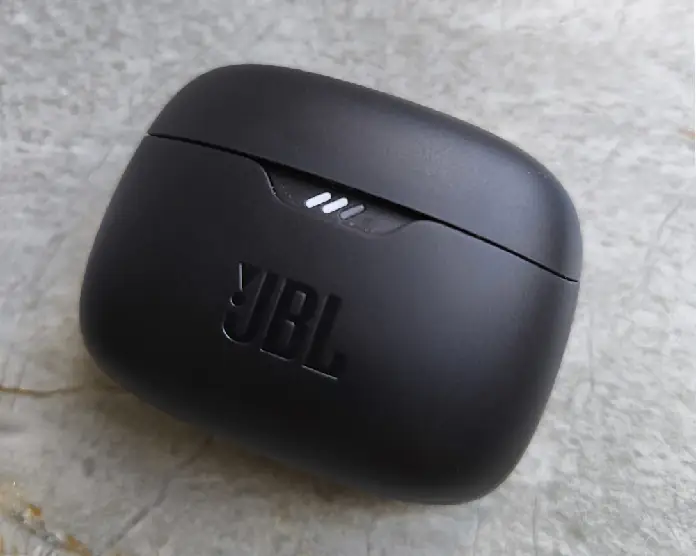 JBL Tune 245 NC Sort