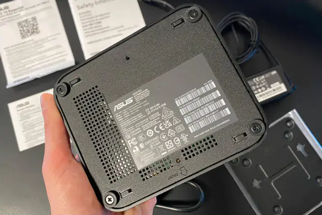 ASUS NUC 14 Essential