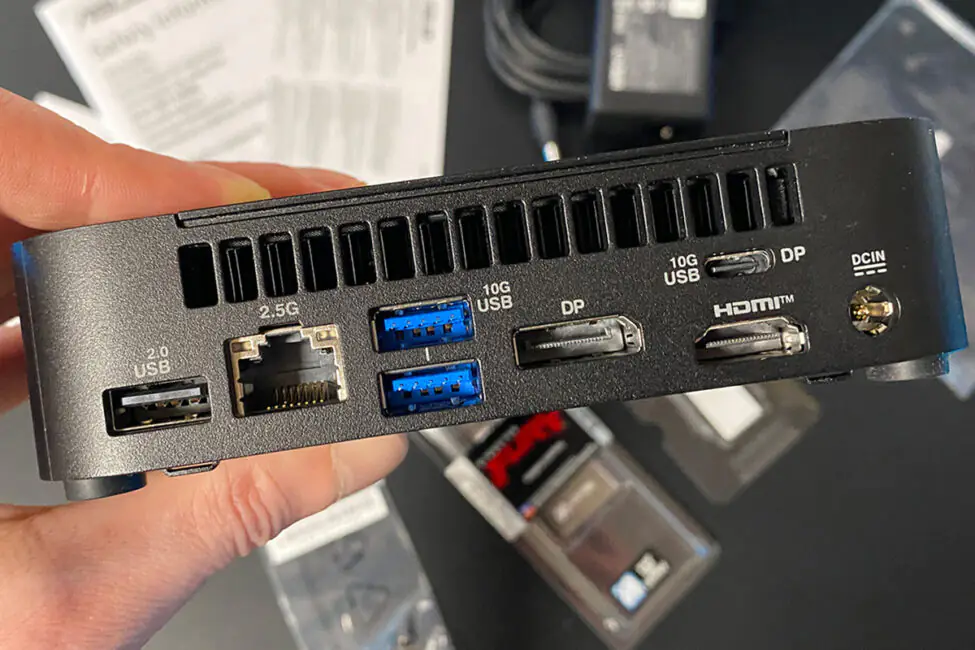 ASUS NUC 14 Essential