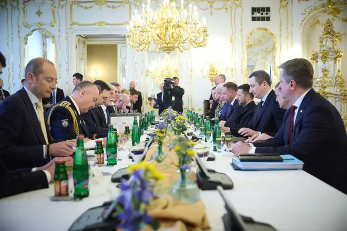 Україна та Чехія створять школу для підготовки пілотів F-16